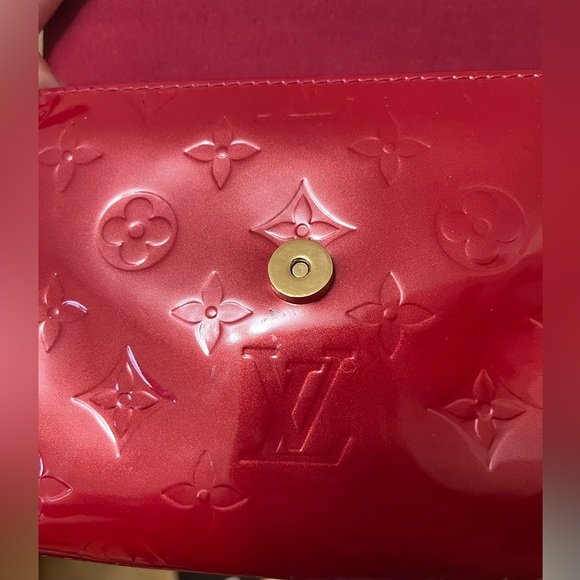 Authentic Louis Vuitton Vernis Bel Air Wallet on Chain bag - Picture 5 of 11